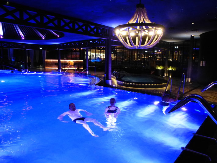 Uusittu Bomba Spa avasi<br />
ovensa ja altaansa Helsinki Uusittu Bomba Spa avasi<br />
ovensa ja altaansa Helsinki