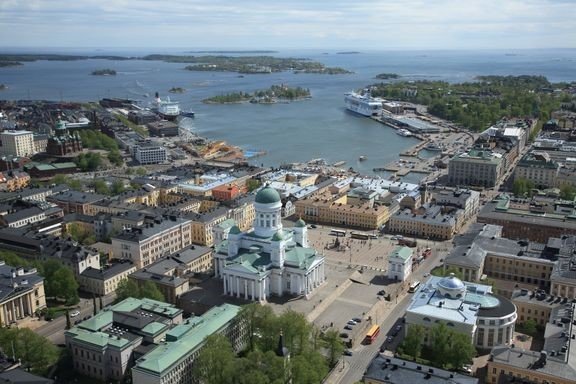 Helsinkiä kehitetään matkailukaupunkina<br />
asukkaita ja yrittäjiä kuunnellen Helsinkiä kehitetään matkailukaupunkina<br />
asukkaita ja yrittäjiä kuunnellen