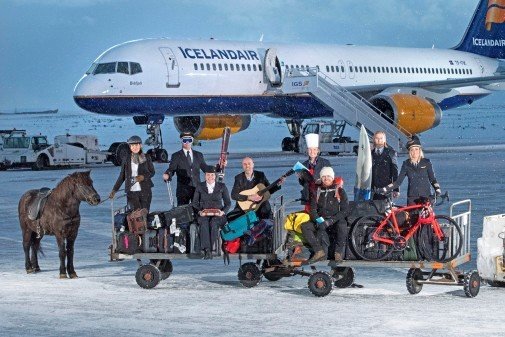 Icelanairiin langaton yhteys<br />
koko matkan ajan Icelanairiin langaton yhteys<br />
koko matkan ajan