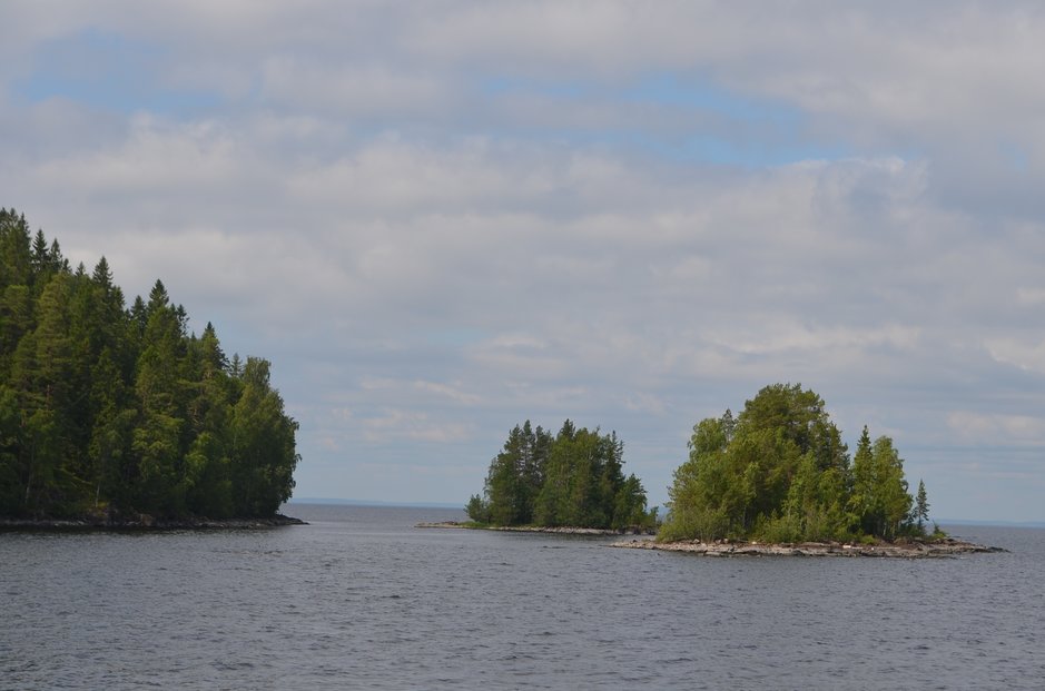Laatokassa on 500 saarta, useat entisellä Suomen alueella.
Laatokassa on 500 saarta, useat entisellä Suomen alueella.