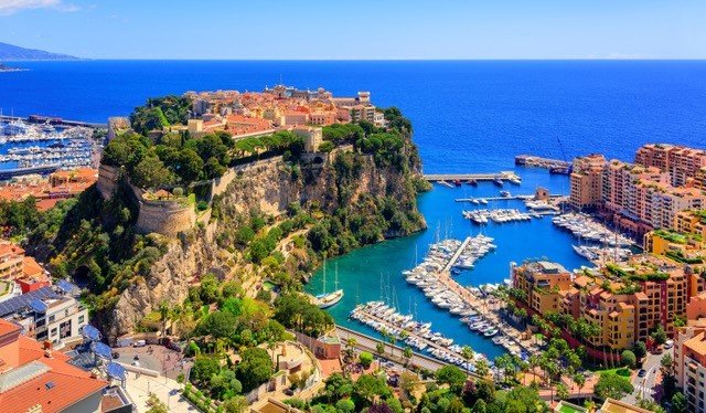 Minikokoinen Monaco hurmaa<br />
vieraan monipuolisuudellaan Minikokoinen Monaco hurmaa<br />
vieraan monipuolisuudellaan
