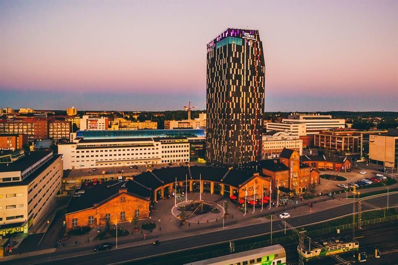 Suomen korkeimman hotellin kattoterassilta on huikeat näköalat yli Tampereen. Kuva: Aki Rask Suomen korkeimman hotellin kattoterassilta on huikeat näköalat yli Tampereen. Kuva: Aki Rask